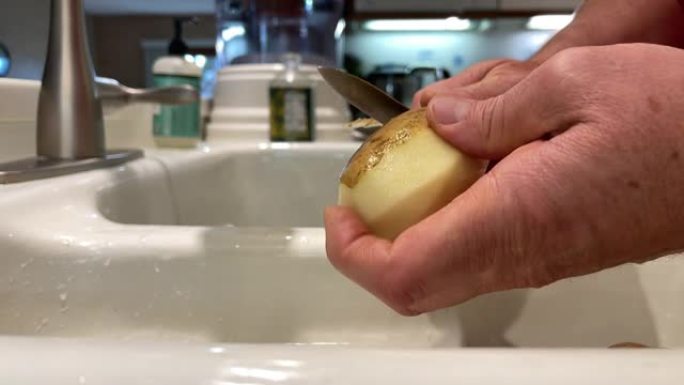 赤褐色土豆在家用厨房中准备食物切碎去皮切块搅拌新鲜有机水果蔬菜和肉类视频系列