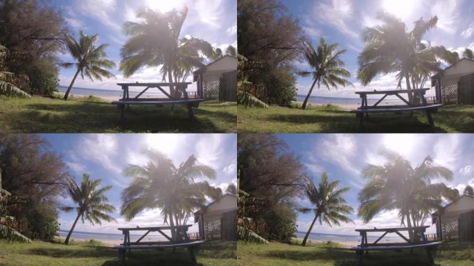 手持海滩边的特写野餐桌仍然可以看到阳光明媚的日子里的海洋，蓝天阳光明媚的阳光椰子树平潮位于南太平洋岛
