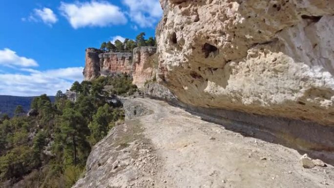 西班牙乌纳的昆卡山脉全景。乌纳的拉亚和埃斯卡雷龙徒步旅行小径