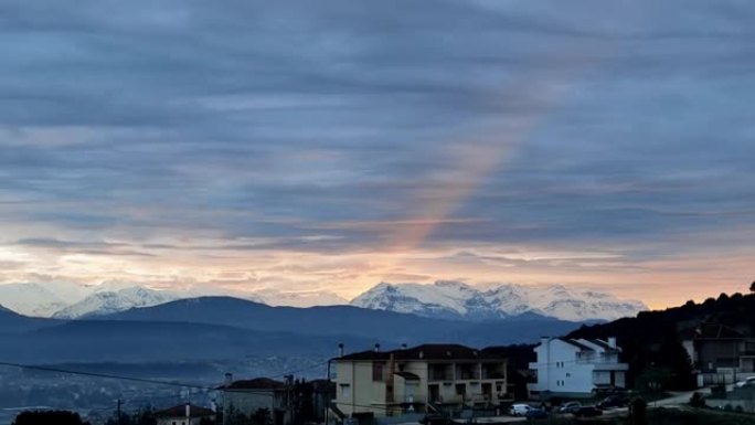 日出山早晨约阿尼纳希腊夏天