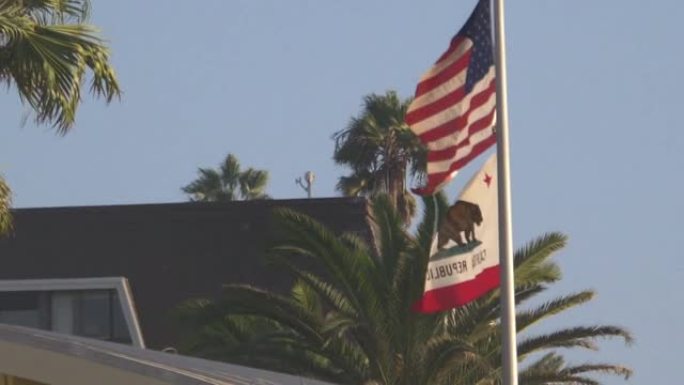 美国国旗和加州国旗迎风飘扬，慢动作180帧/秒