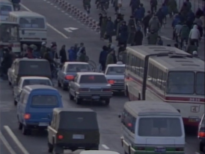 80年代北京街景车流人流夕阳