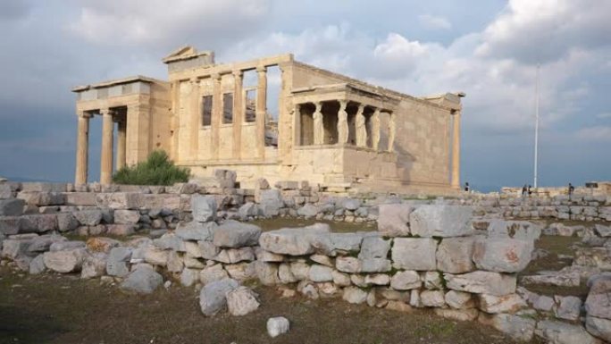 雅典山丘上的古希腊雅典卫城神庙。希腊历史地标
