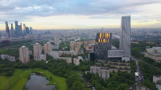 俄罗斯日落天空莫斯科现代生活街区城市景观空中全景4k