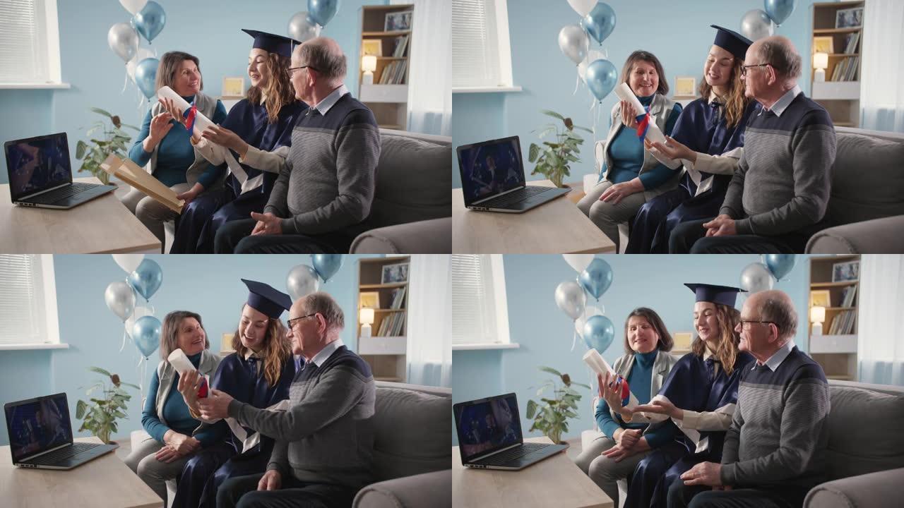 在线毕业典礼，穿着学术礼服和帽子的快乐女毕业生与父母在远程学习期间坐在家里被授予文凭