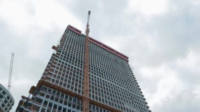 摩天大楼塔吊吊装混凝土底座的施工