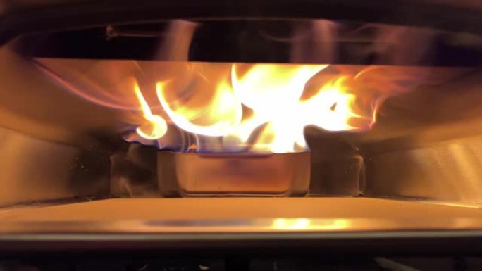 木火烤箱内的火焰