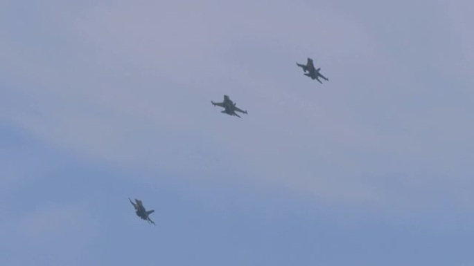 三架战斗机以4k慢动作60fps在天空飞行