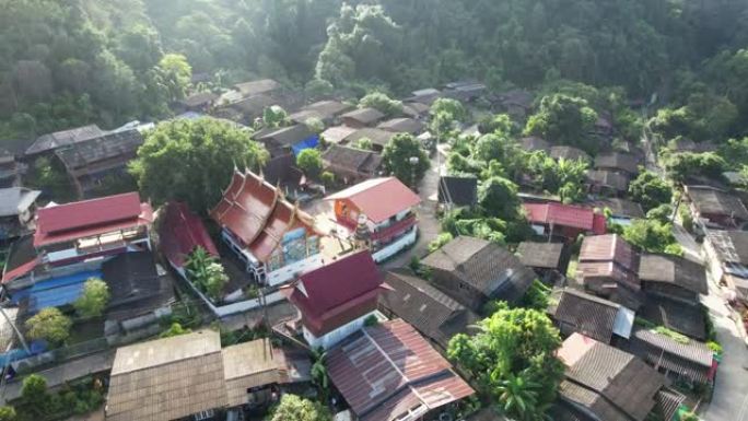 泰国南邦山谷房屋Paa Meang村的鸟瞰图