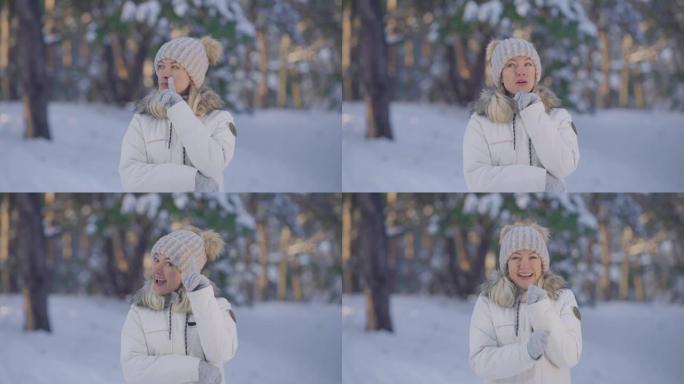 穿着温暖的冬装可爱的女孩的肖像正在思考一些事情，然后一个想法出现在她身上。年轻女子在白雪皑皑的森林模