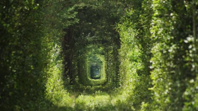 乌克兰佩金村的爱情隧道