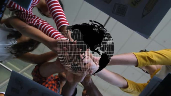globe的动画工作同事在背景中堆放双手