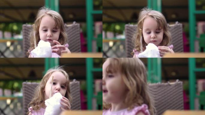 小女孩吃甜糖果