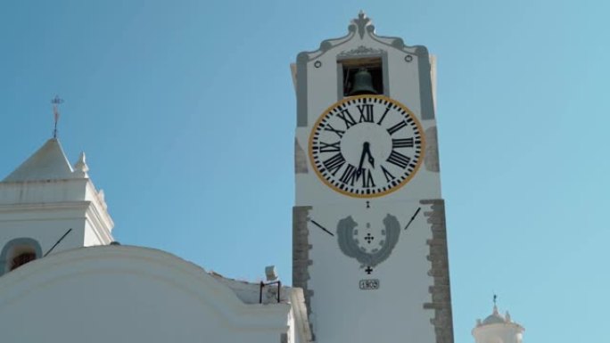 葡萄牙教堂，在塔维拉南部城镇的教堂。用稳定装置射击。