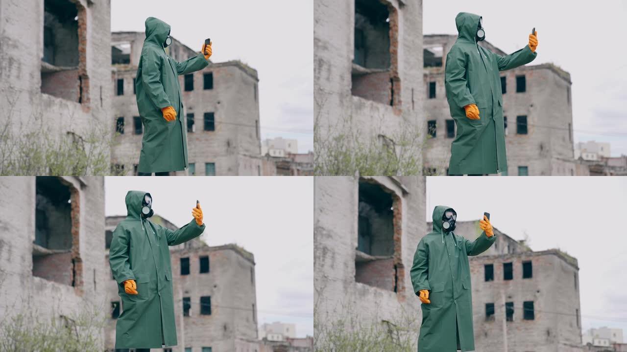 带着防毒面具的天启人在废墟中。照片上的男子戴着防毒面具，穿着防护服，背景被毁