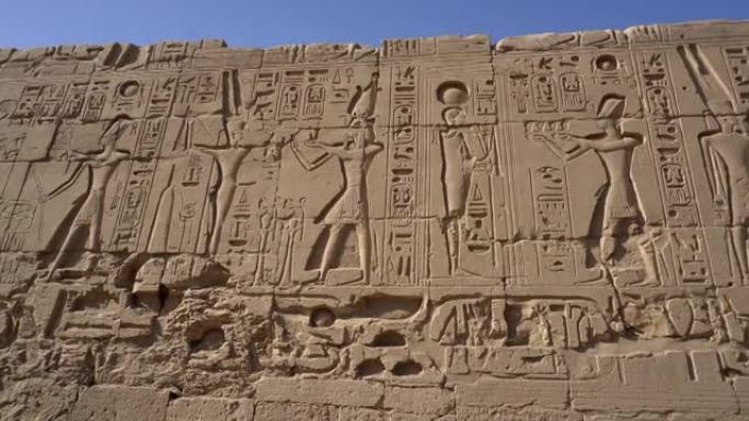 卡纳克神庙大尺寸象形文字墙，有神和法老
