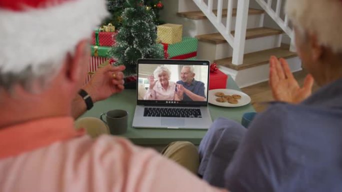 快乐的高加索高级夫妇在圣诞节与高级朋友进行视频通话