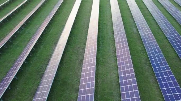 绿草丛生的草地上的太阳能发电厂面板