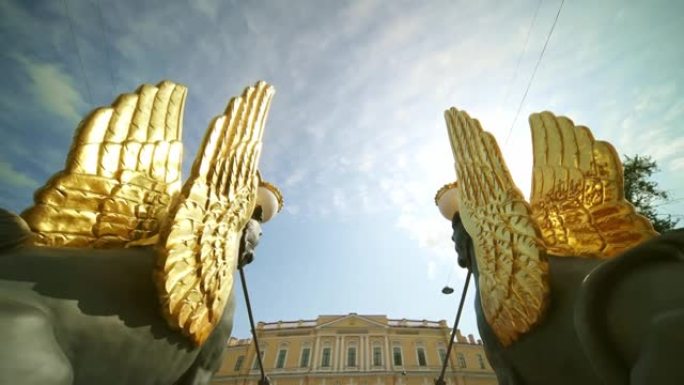 俄罗斯圣彼得堡运河桥上的雕像。