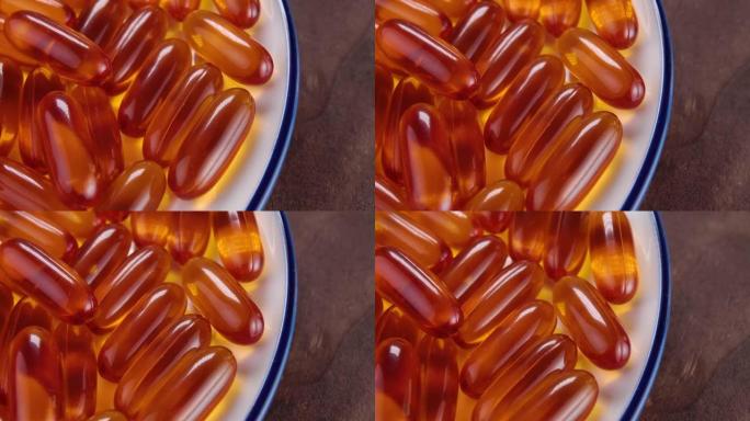 欧米茄-3鱼油补充剂。木质表面的橙色软凝胶药丸全盘。宏
