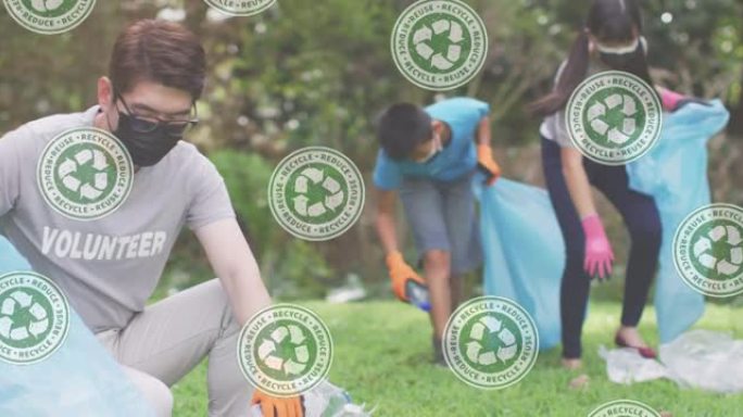 公园里有回收麻袋的儿童的绿色回收标志动画