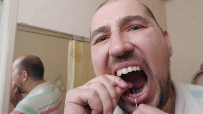 男人用牙线清洁牙齿