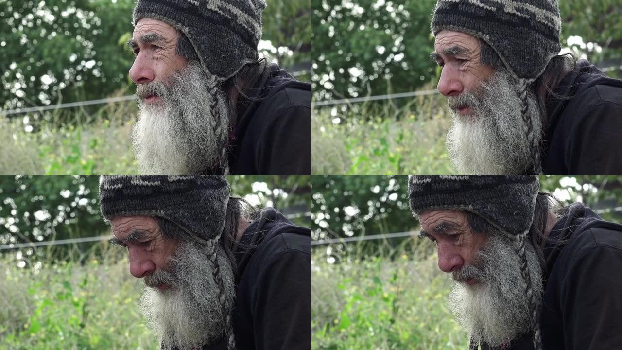 沮丧的悲伤老人独自生活在街上: 无家可归