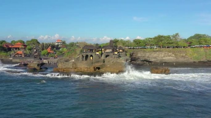 晴天巴厘岛著名海湾旅游寺庙综合体航空全景4k印度尼西亚