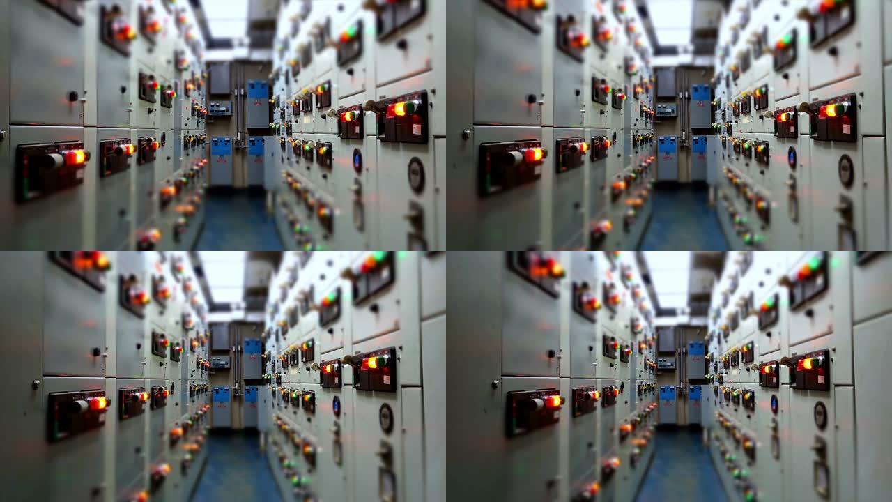 电气开关室的延时，工厂的工业电气开关面板和带有工业概念的老式冷调的过程控制。