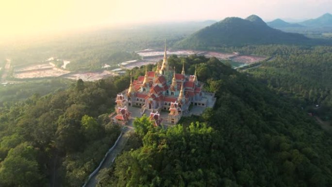 泰国Prachuap Khiri Khan的Phra mahathe chedi Pakdee Pr