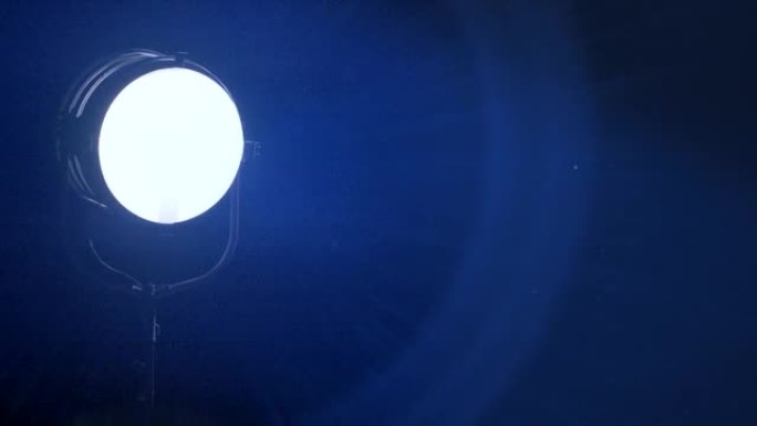 打开聚光灯-慢动作