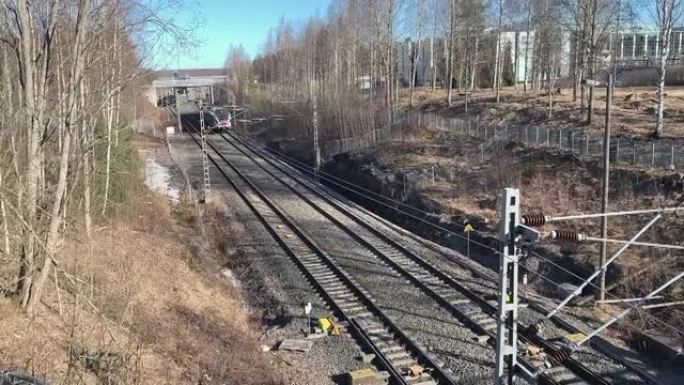 赫尔辛基短途电动火车的精彩镜头。
