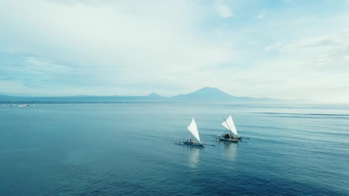印度尼西亚巴厘岛沙努尔海滩的帆船
