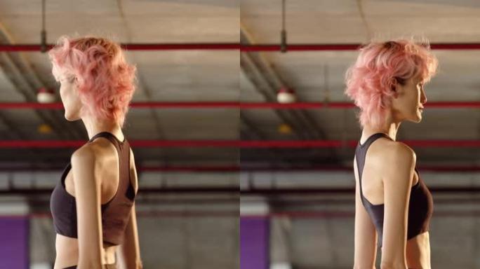 亚洲女性的肖像半身粉红色的头发走在停车场，作为时装秀的t台跑道