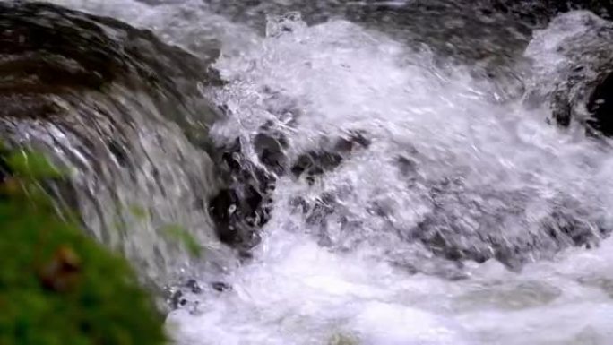 秋天的清山河生态环境湍流大山里