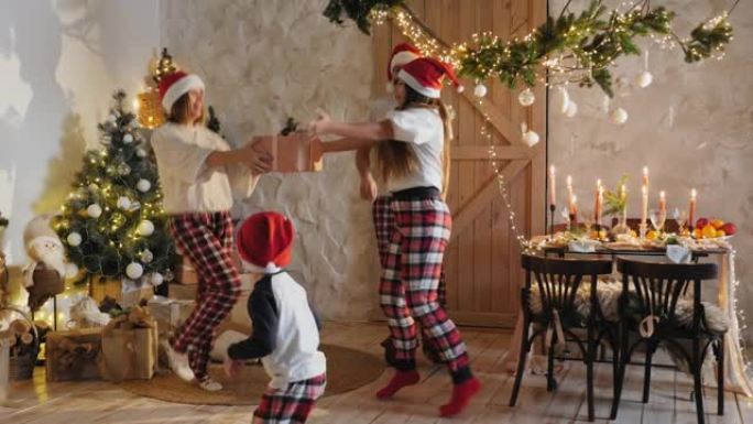圣诞节时，穿着睡衣的家庭在家里欢快地跳舞