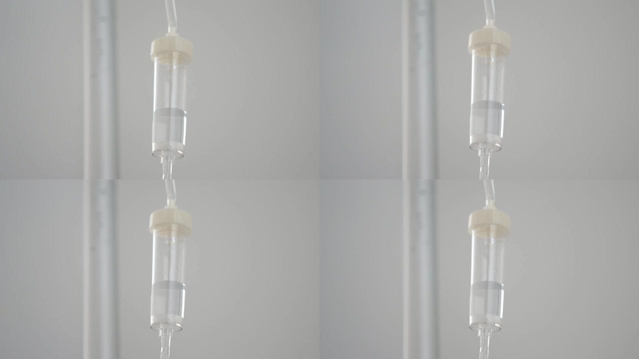 医疗室中带有塑料橡胶管的透明滴落计数器