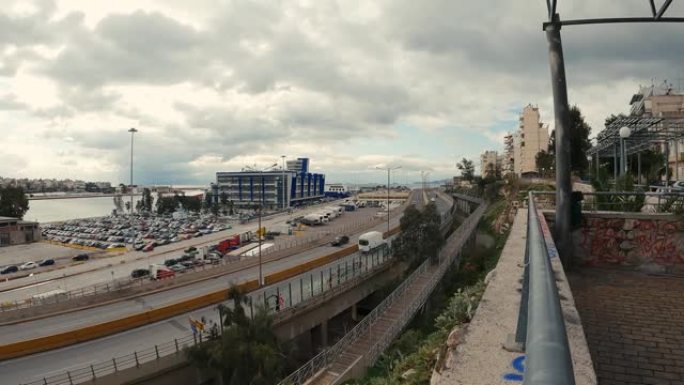 高角度的延时视频显示了希腊比雷埃夫斯港口的一部分。