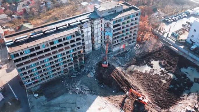 地震后被摧毁的危险建筑。破坏性的破屋灾难。