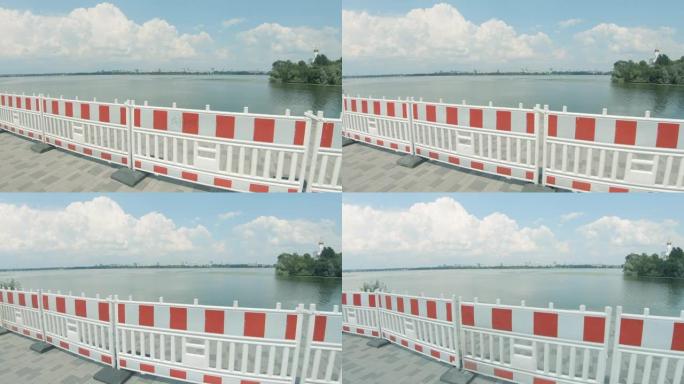 第聂伯河路堤上的临时塑料围栏