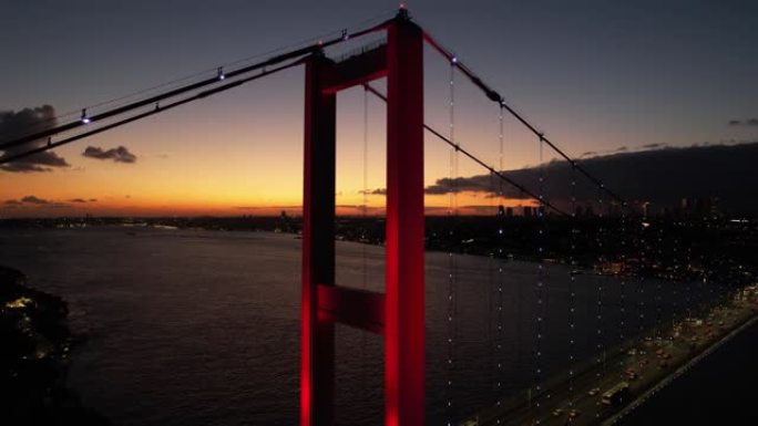 日落时的红桥伊斯坦布尔博斯普鲁斯无人机视频乌斯库达尔土耳其