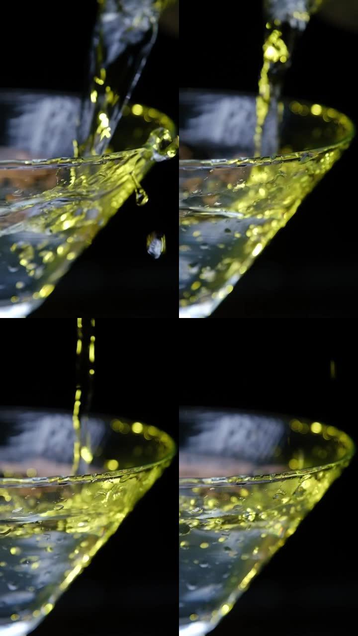 透明液体正在倒入马提尼酒杯。慢动作