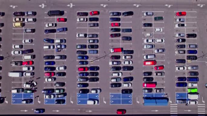 鸟瞰图大量汽车不同品牌站立停车场