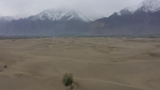 巴基斯坦北部Katpana沙漠的风景鸟瞰图