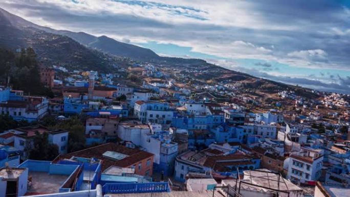 摩洛哥美丽的切夫沙乌内镇的空中延时视图。