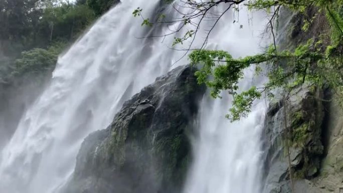 强大的瀑布森林海氧吧瀑布溪流水