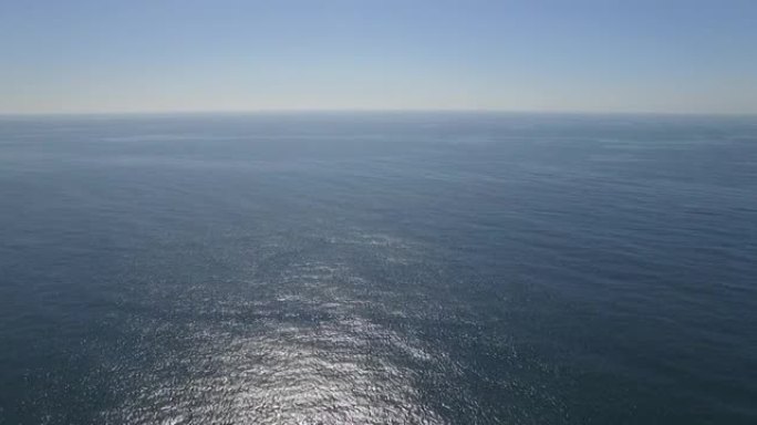 加利福尼亚海岸线马里布蓝色苏打水附近的天线海洋