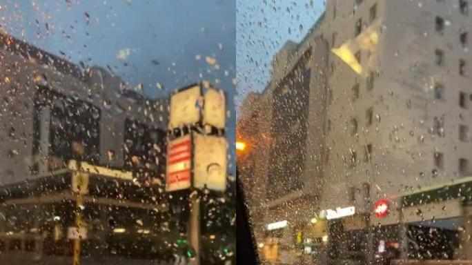 在城市的雨天乘坐汽车-乘客的观点