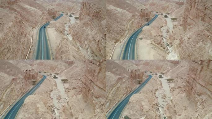 汽车穿越沙漠山脉的高速公路鸟瞰图