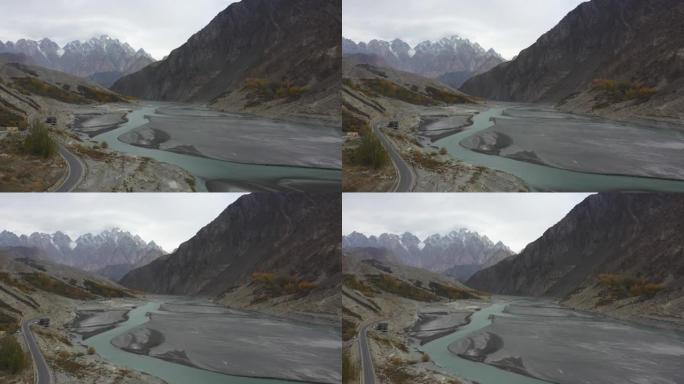 喜马拉雅山秋季河流的风景鸟瞰图